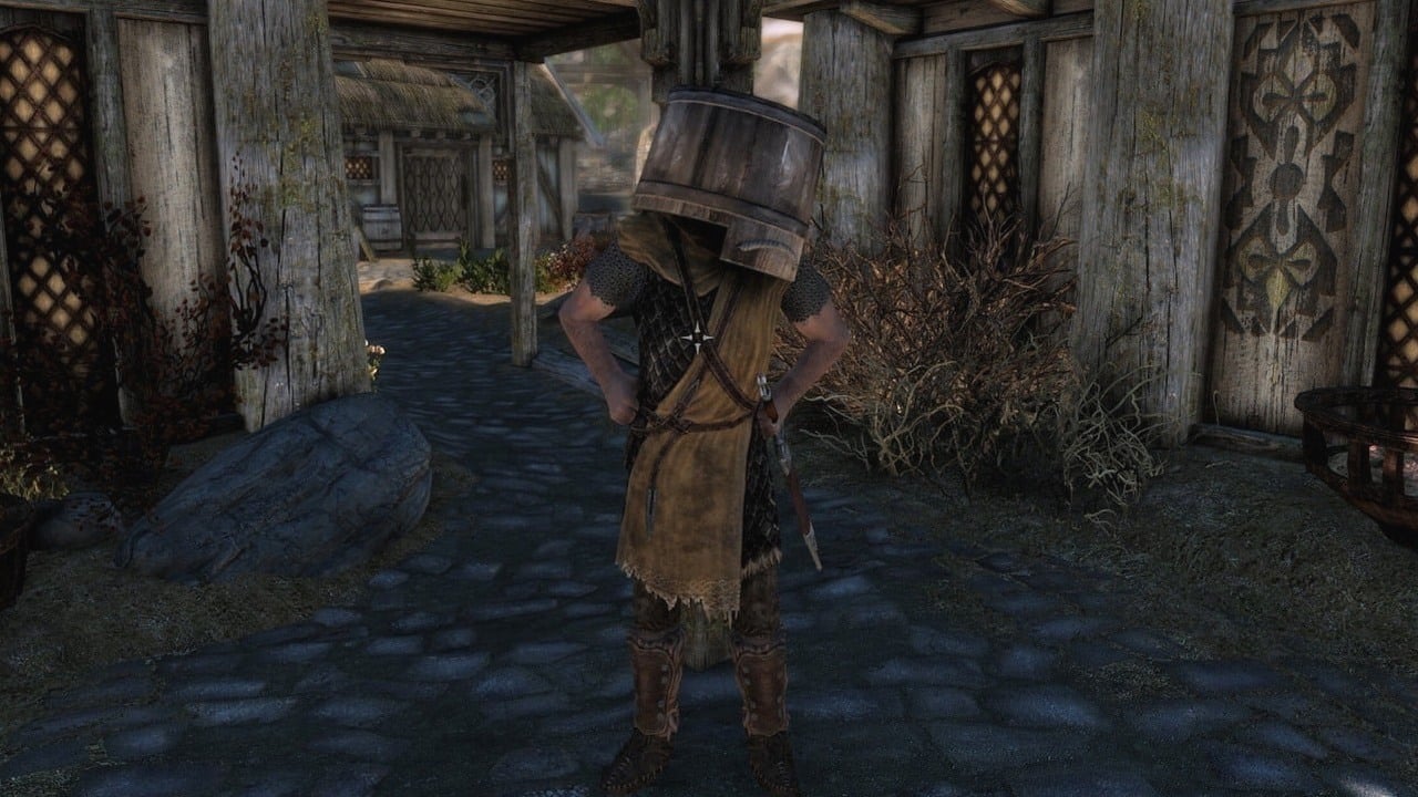 Неожиданное ведро на голове: как один баг покорил Skyrim