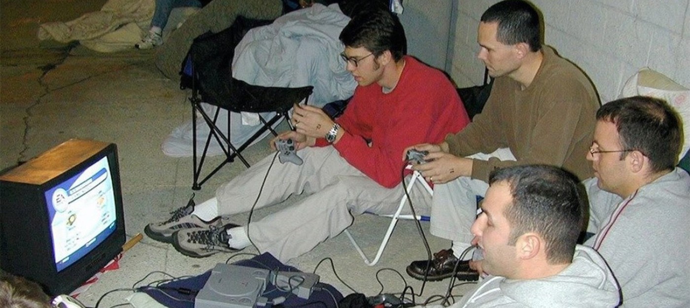 Почему люди ночевали ради PS2